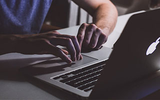 别嫌麻烦…短信通知遇到华体会体育官网相关的？常见套路之一…这三处一对照就清楚